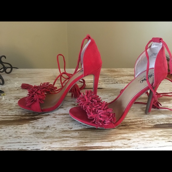 Red tassel heels - Picture 2 of 5